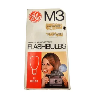 Photo of Vintage General Electric M2 Flashbulbs 12 Flash Bulbs Multicolored Original Box