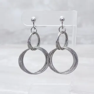 Photo of Vintage Clip On Earrings Long Dangle Textured Silver Tone Interlocking Circles