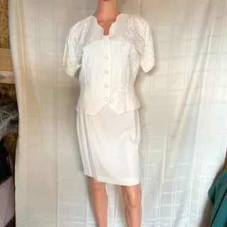 Photo of APART Skirt Size 6 Off White Pencil Skirt