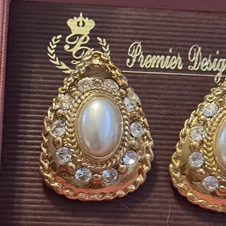 Photo of Elegant 80s Couture Faux Pearl Cabochon Teardrop Mogul-Style Gold Clip Earrings