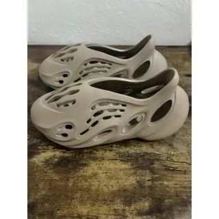 Photo of Men’s Size 7 Yeezy Foam Runner Ochre RNNR Foamrunner