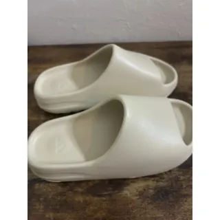 Photo of Men’s Size 12 Adidas Yeezy Bone Slide