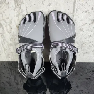 Photo of Fila Skeletoes Women's Size 7 Grey Minimalist Barefoot Toe Shoes Preowned