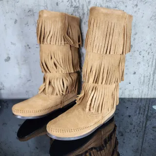 Photo of MSRP $135 Minnetonka 3 Layer Fringe Boots Womens 6 Brown Suede