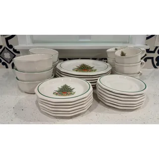 Photo of VTG Pfaltzgraff Christmas Heritage 30 Pc Dinnerware Set Service for 6 USA