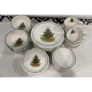 Photo of VTG Pfaltzgraff Christmas Heritage 30 Pc Dinnerware Set Service for 6 USA