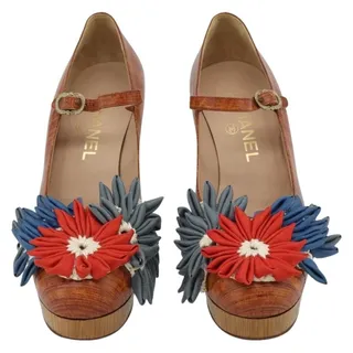 Photo of Chanel Leather pumps Brown