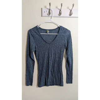 Photo of Kavio Women's Long Sleeve Shirt Size Large