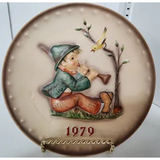Photo of 1979 Goebel Hummel Annual Plate Hum 272 Boy with Flute & Bird Germany 7.75"