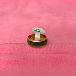 Photo of NEW Women's Ring Size 6.5 Emerald Green and Gold