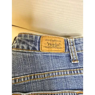 Photo of Levi's 505 Straight Leg Jeans Sz 16 Med Wash