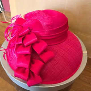 Photo of NWT Elite Champagne Red, straw with satin bows and feathers #25 (3682)