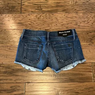 Photo of Black Orchid Black Star Cut Off Short NWT Size 26