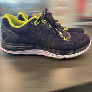 Photo of Nike Athletic Sneakers size‎ 8