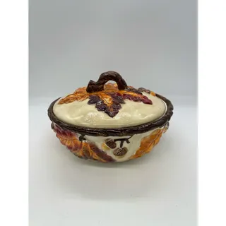 Photo of Baum Acorn Selection Covered Dish