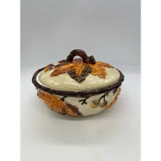 Photo of Baum Acorn Selection Covered Dish