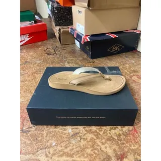 Photo of OluKai Leather Thong Sandals Womens Tan Gold Size 6