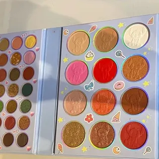 Photo of Disney Lilo & Stitch 117-Color Eyeshadow Palette Makeup Book