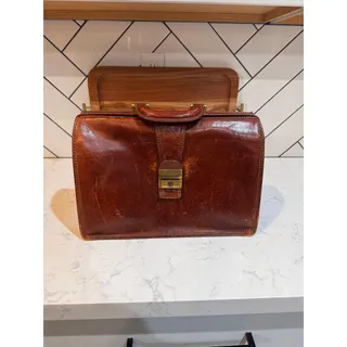 Photo of Ponte Vecchio doctor's bag Italian leather Gladstone-style bag briefcase 70s 80s