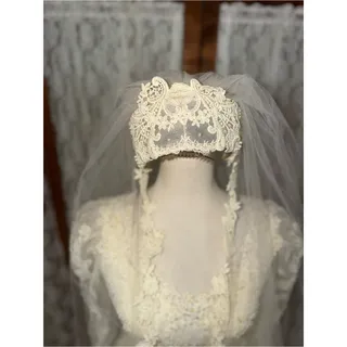 Photo of Beautiful Vintage 1970s Wedding Gown & Cathedral Veil