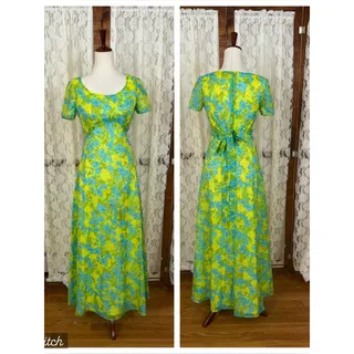 Photo of Beautiful Vintage 1970s Floral Maxi Dress
