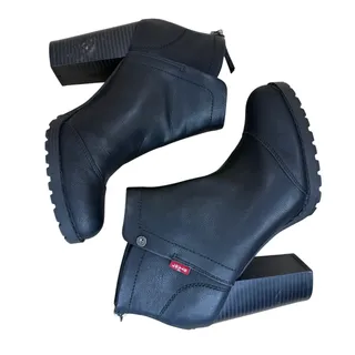 Photo of Levi’s Ankle Boots Women’s 9 Black Faux Leather Lug Sole Chunky Heel Zip Biker
