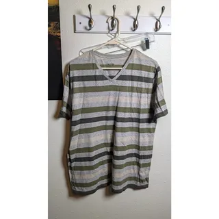 Photo of Mossimo Supply Co. Women's V-Neck T-Shirt Size L