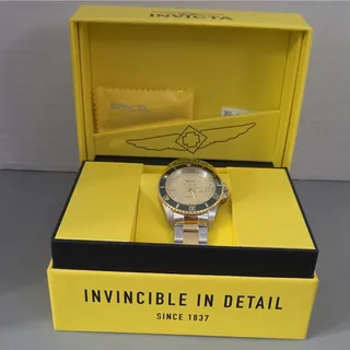Photo of Invicta Pro Diver Automatic 40mm Two-Tone SS Bracelet Green Bezel Date Box