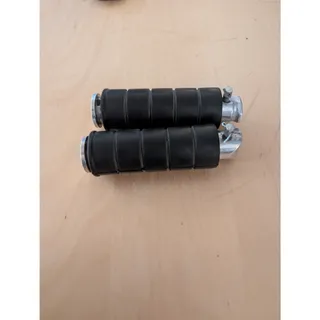 Photo of 🦃2003 Yamaha Vstar 1100 Classic Passenger Pegs