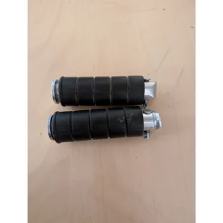 Photo of 🦃2003 Yamaha Vstar 1100 Classic Passenger Pegs