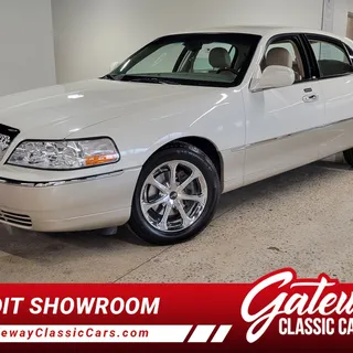 Photo of 2005 Lincoln Town Car