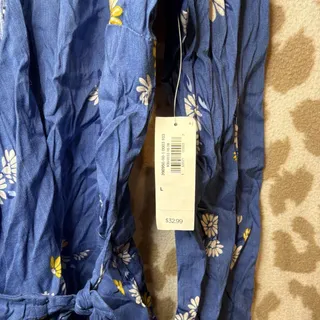 Photo of Old Navy Women's Blue Floral V-Neck Long Sleeve Tie Waist Tunic Blouse L