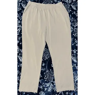 Photo of NWOT! LL Bean Women's Perfect Fit Pants, Original Tapered-Leg