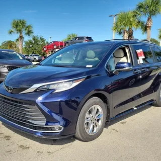 Photo of 2026 Toyota Sienna Limited 7 Passenger