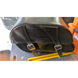Photo of OEM Triumph Bonneville T100 Classic Leather Saddlebags Panniers - Pair (A9520029) - MINT