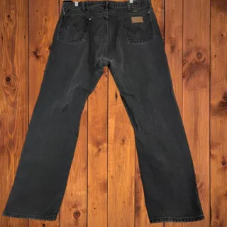 Photo of Share Vintage Wrangler Jeans Mens 42x32 Black Faded Denim USA Made Relaxed Fit
