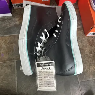 Photo of Diamond Supply Co. sneaker in the 'Brilliant Solid Pack' size 9 Sample Tagged