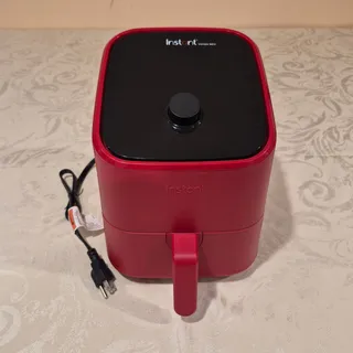 Photo of Instant Vortex 2-Quart Red 1300W Mini Air Fryer